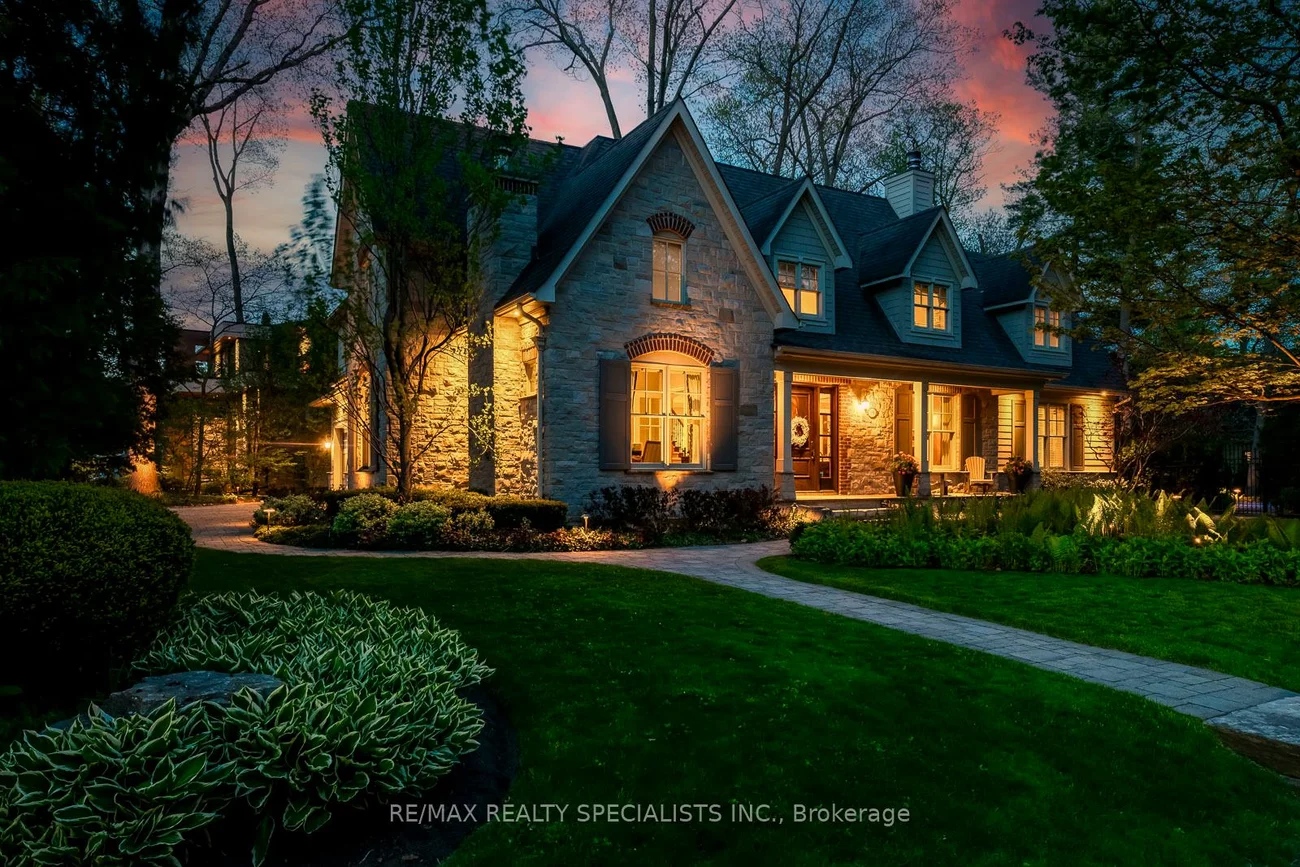 1199, Whiteoaks, Lorne Park, Mississauga