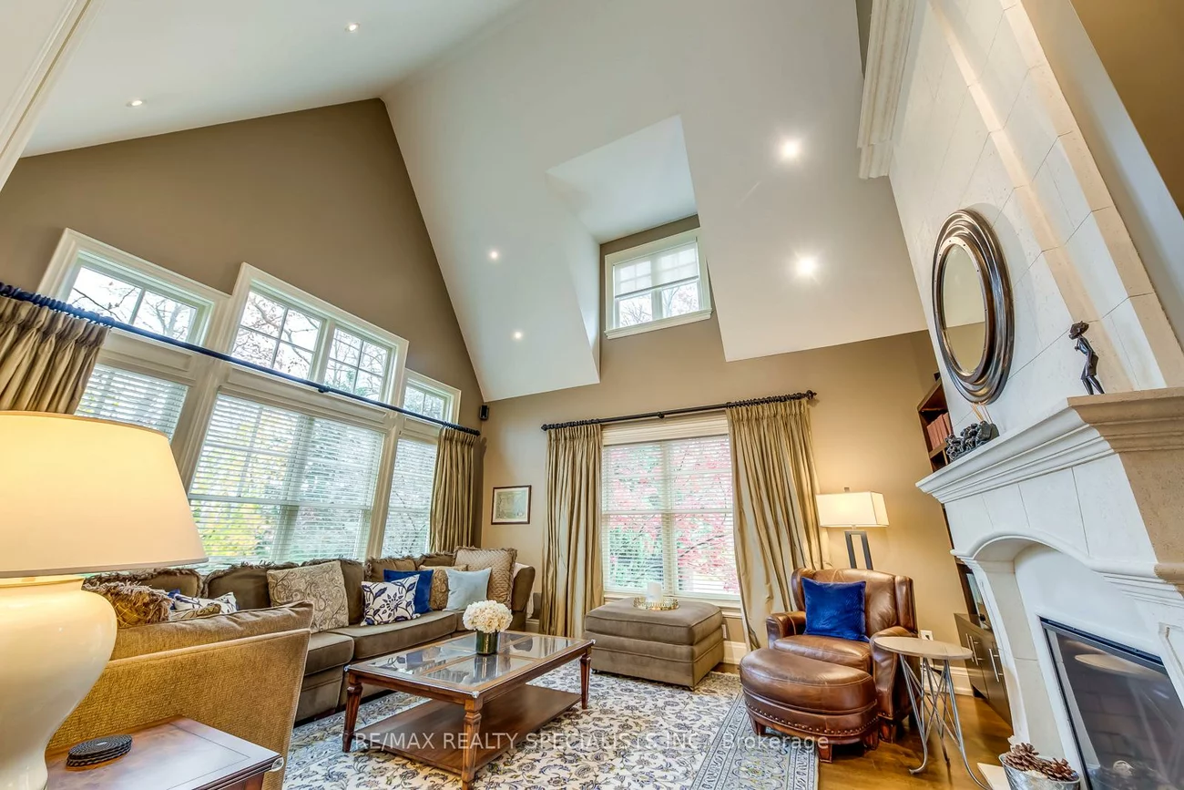 1199, Whiteoaks, Lorne Park, Mississauga