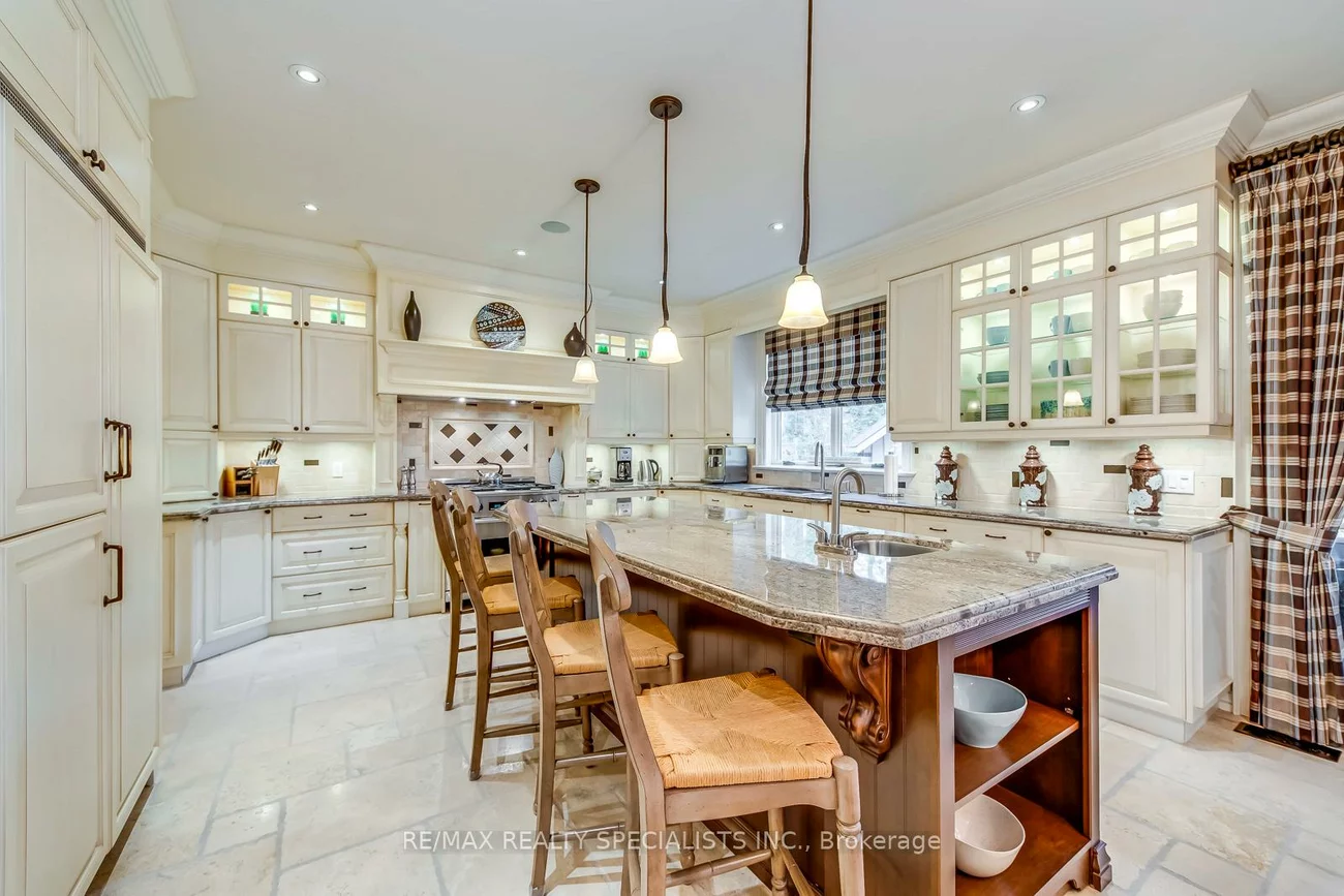 1199, Whiteoaks, Lorne Park, Mississauga