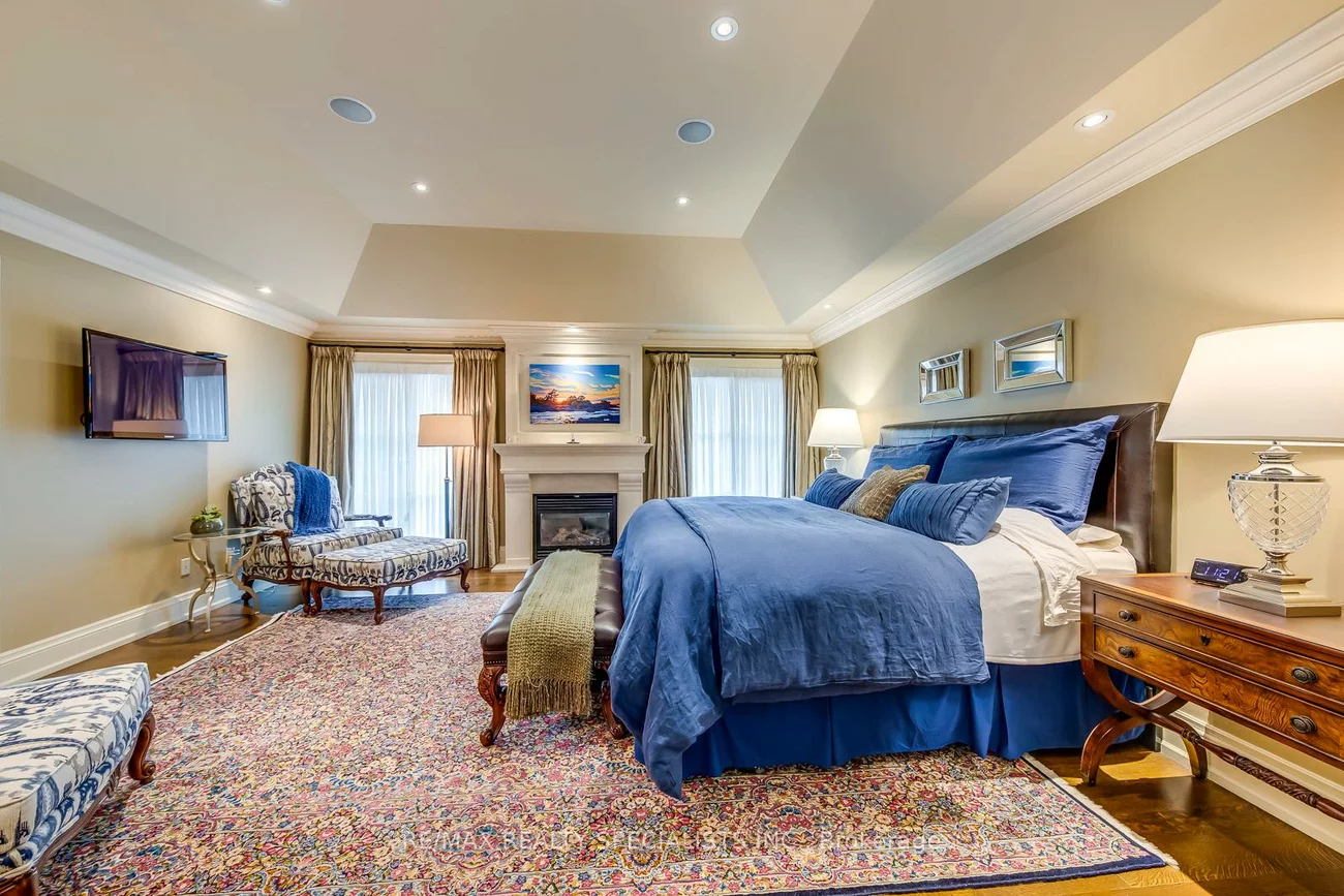 1199, Whiteoaks, Lorne Park, Mississauga