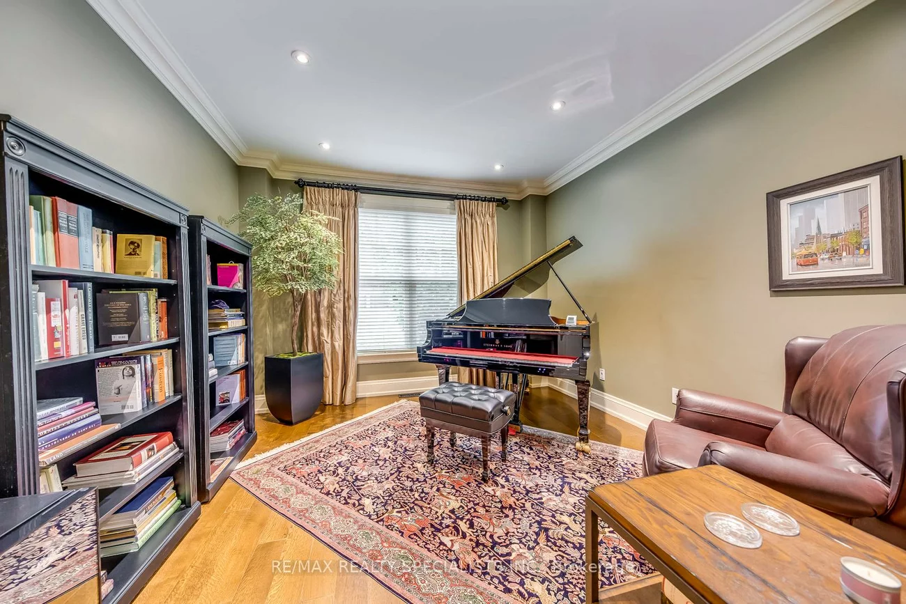 1199, Whiteoaks, Lorne Park, Mississauga