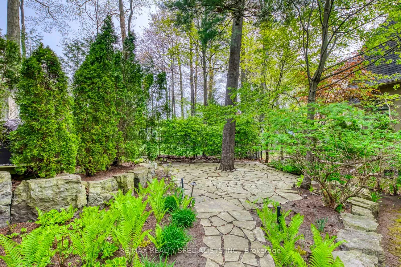 1199, Whiteoaks, Lorne Park, Mississauga