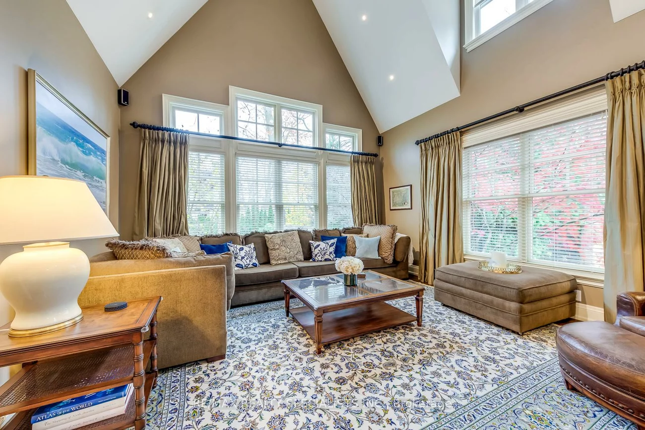 1199, Whiteoaks, Lorne Park, Mississauga