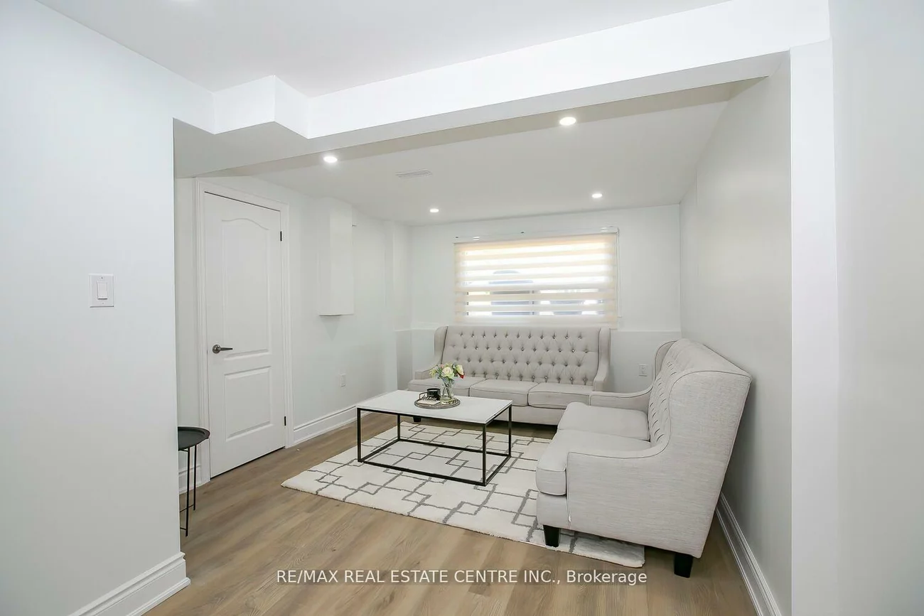 6978, Estoril, Meadowvale, Mississauga