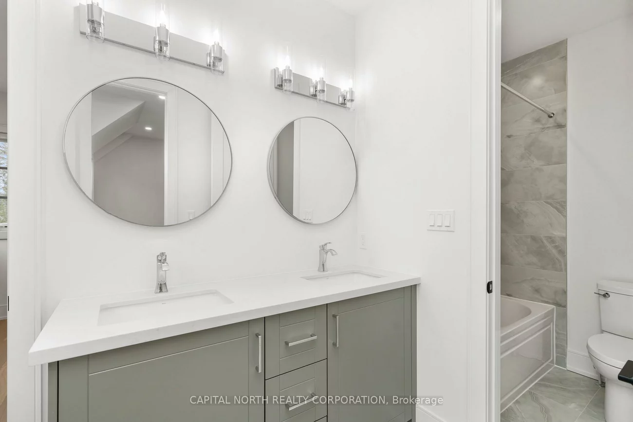 1076, Roosevelt, Lakeview, Mississauga
