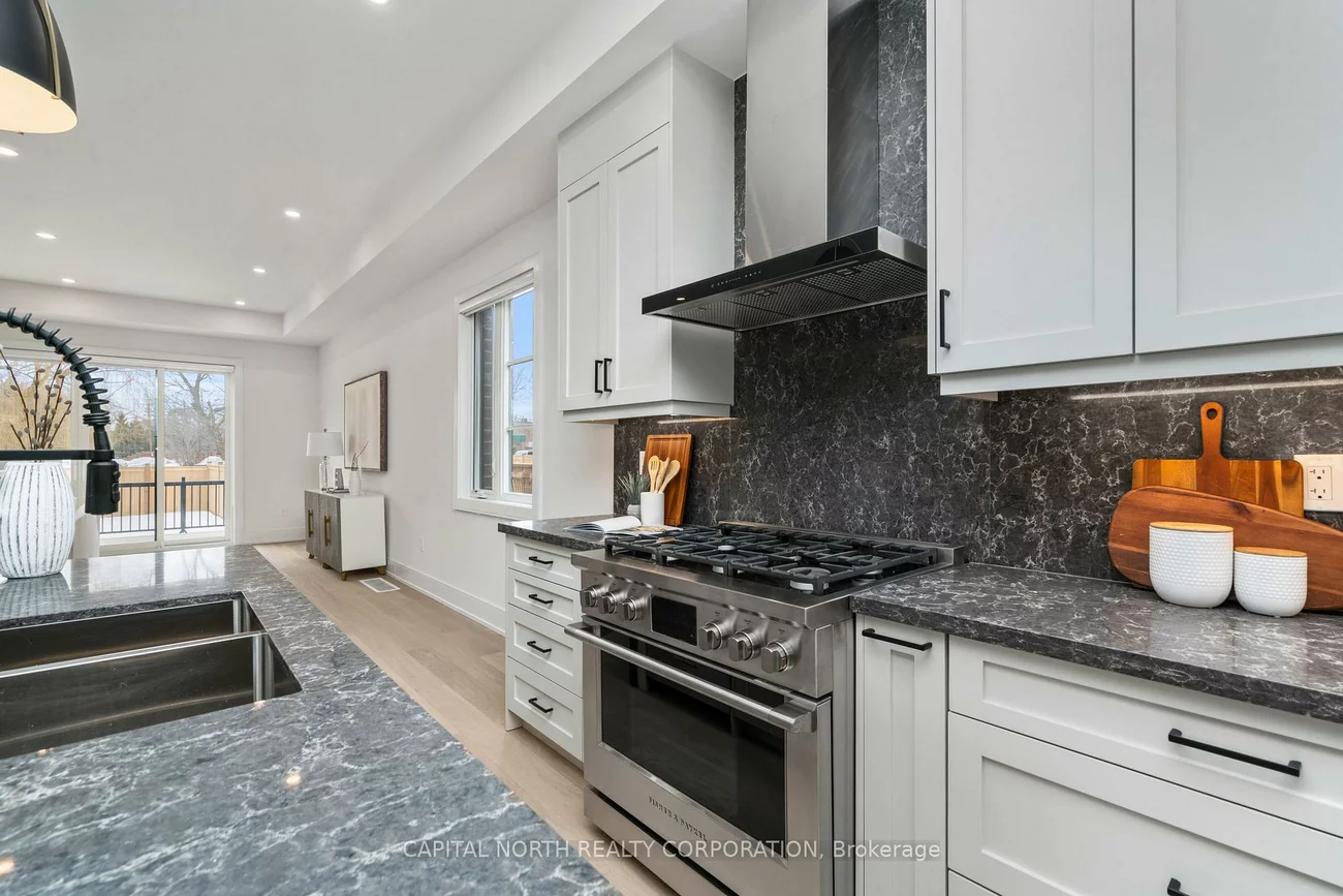 1076, Roosevelt, Lakeview, Mississauga