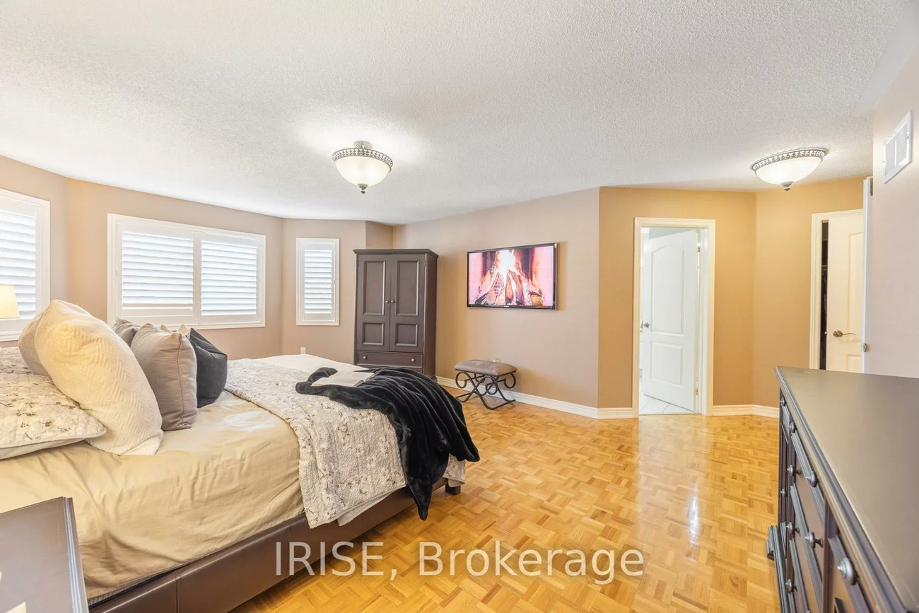 855, Knotty Pine, Meadowvale Village, Mississauga