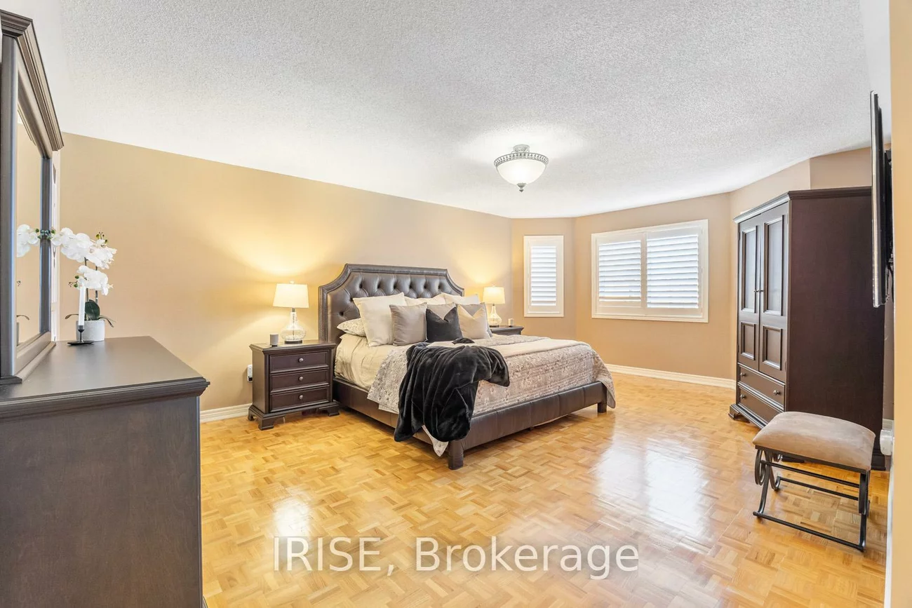 855, Knotty Pine, Meadowvale Village, Mississauga