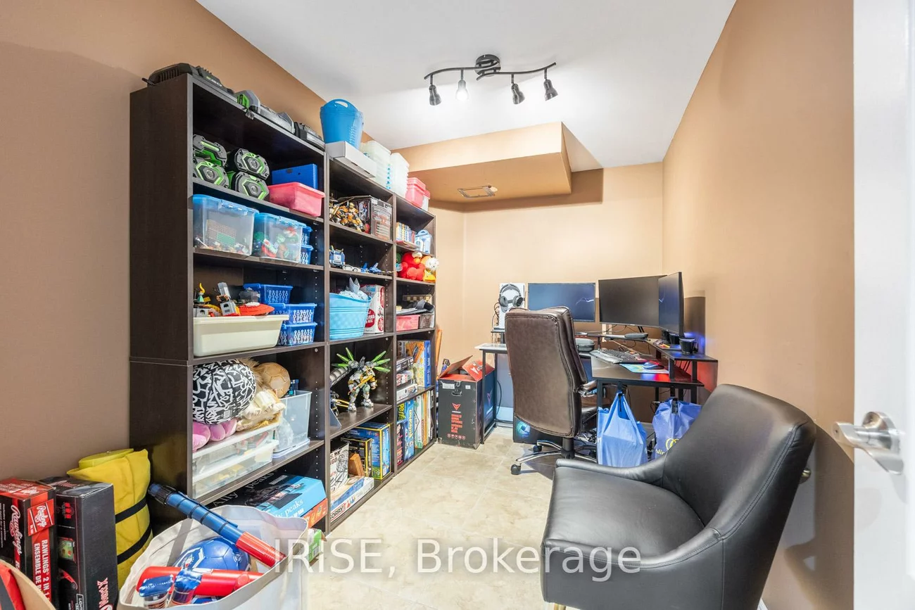 855, Knotty Pine, Meadowvale Village, Mississauga