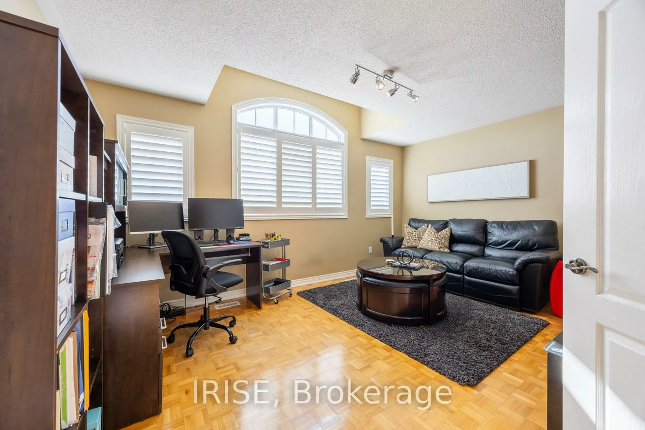 855, Knotty Pine, Meadowvale Village, Mississauga