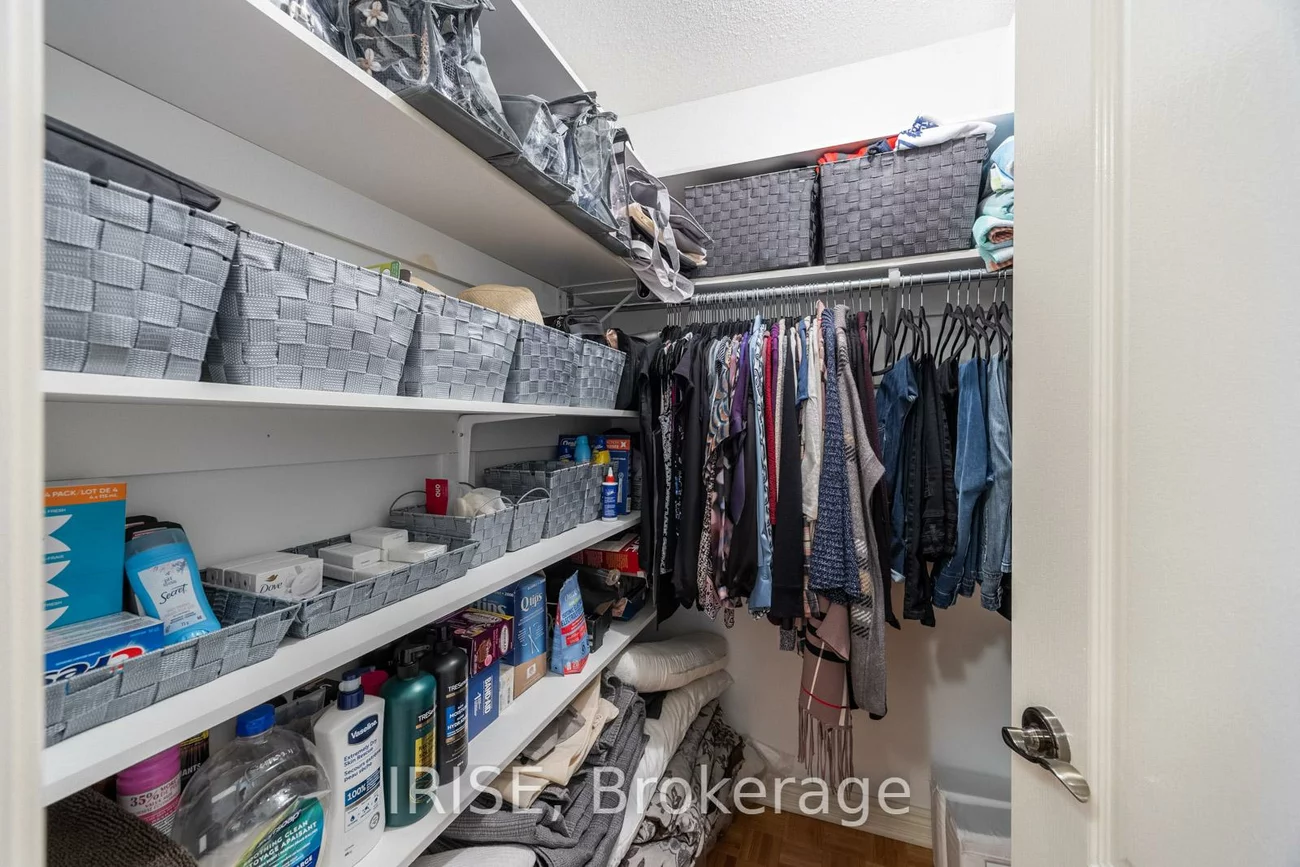 855, Knotty Pine, Meadowvale Village, Mississauga