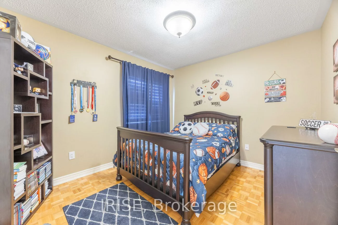 855, Knotty Pine, Meadowvale Village, Mississauga