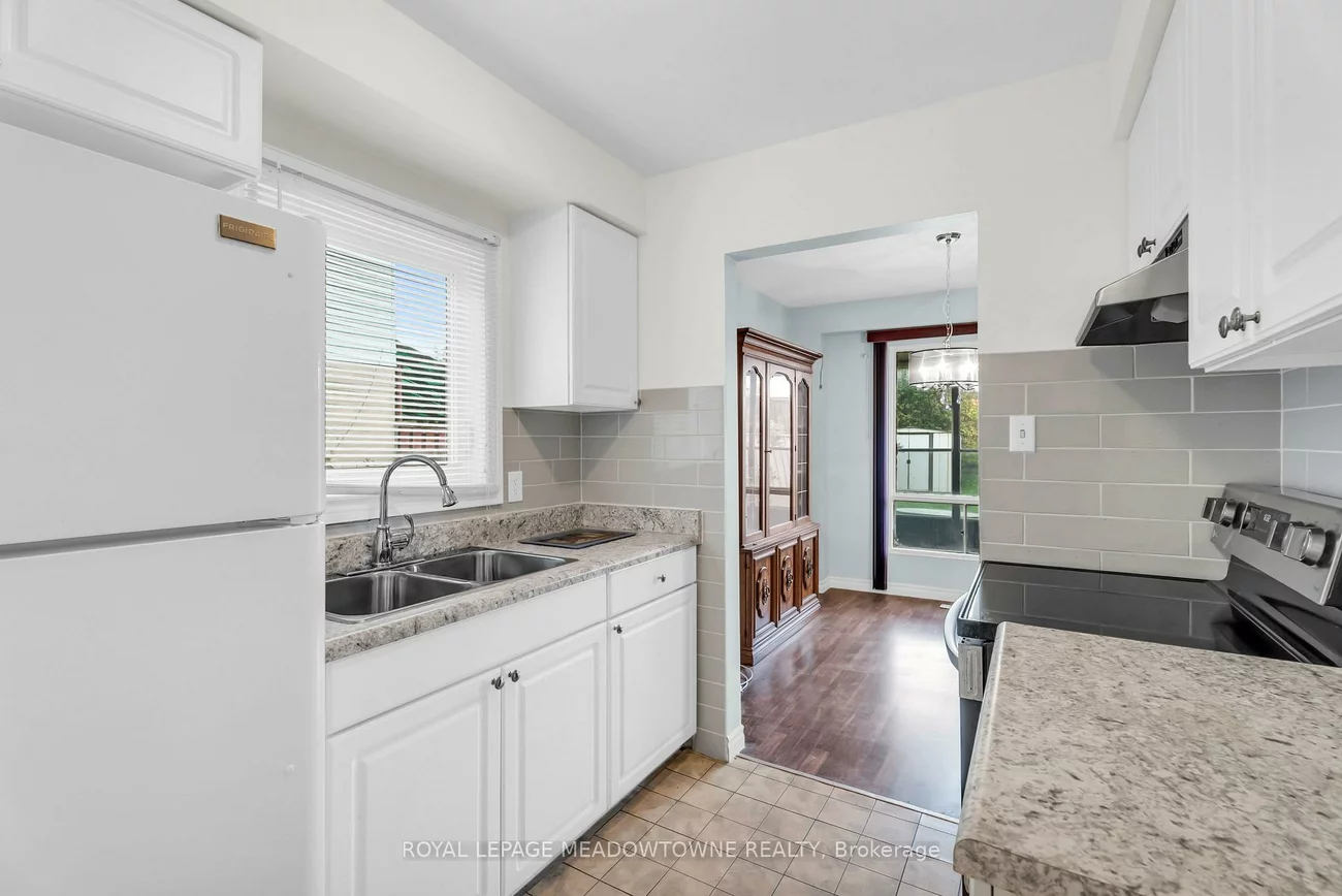 7734, Benavon, Malton, Mississauga