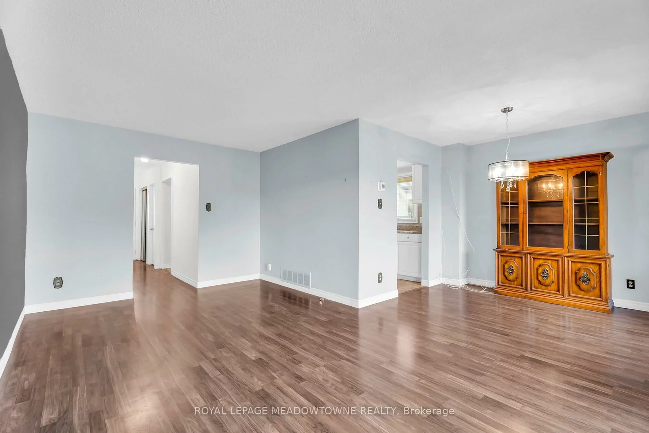 7734, Benavon, Malton, Mississauga