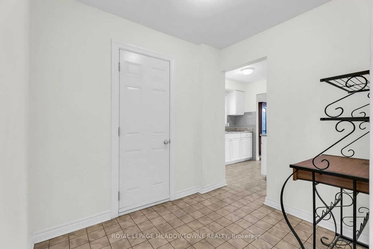 7734, Benavon, Malton, Mississauga