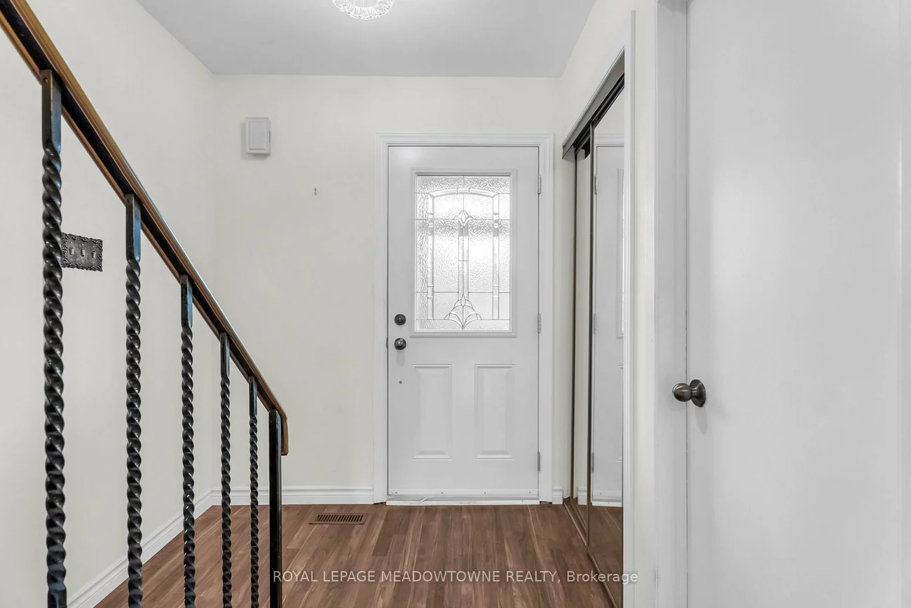 7734, Benavon, Malton, Mississauga