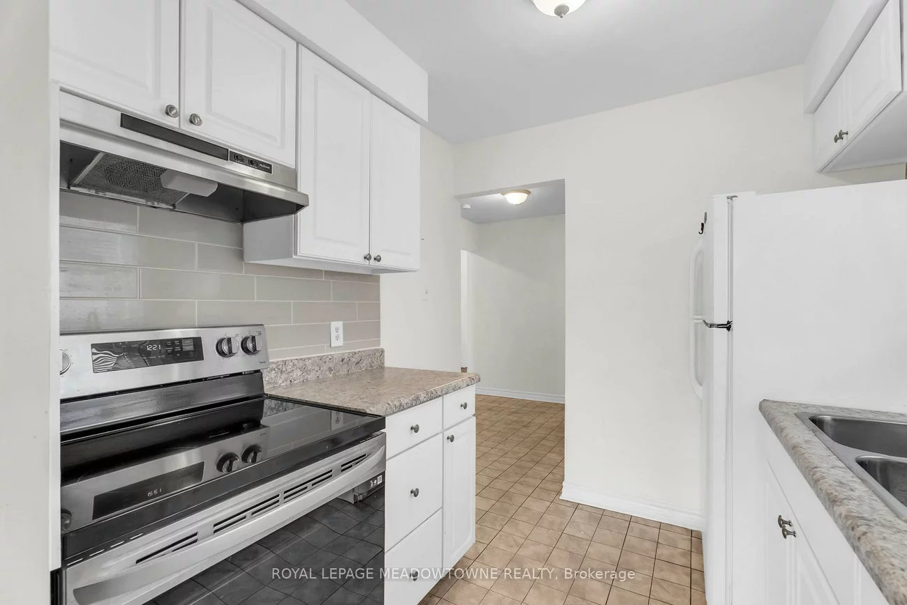 7734, Benavon, Malton, Mississauga