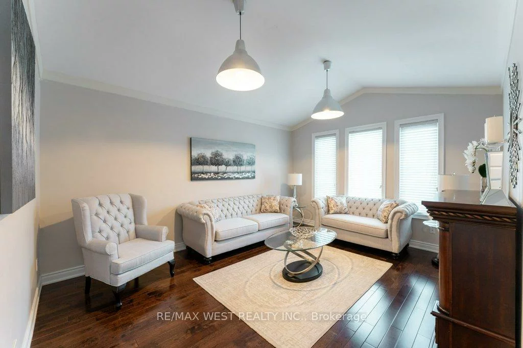 1806, Sevenoaks, Sheridan, Mississauga