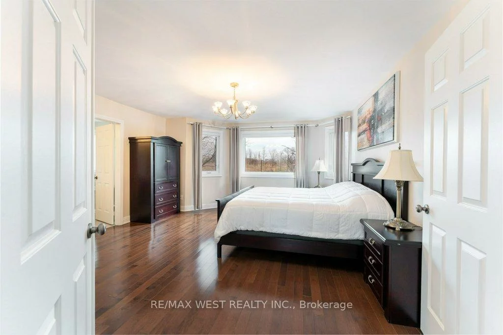 1806, Sevenoaks, Sheridan, Mississauga