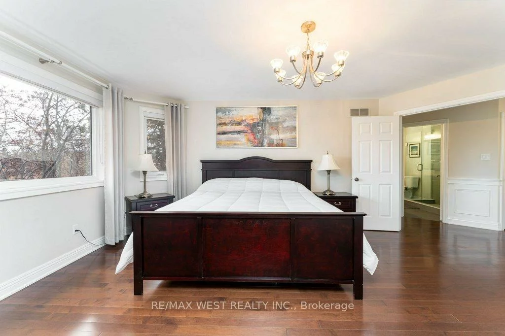 1806, Sevenoaks, Sheridan, Mississauga