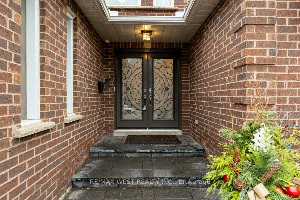 1806, Sevenoaks, Sheridan, Mississauga