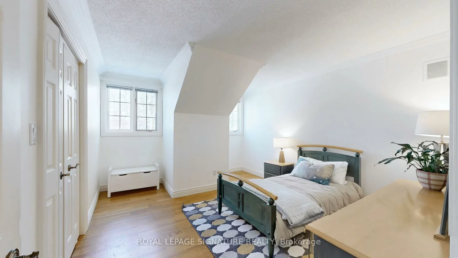 4086, Summit, Erin Mills, Mississauga