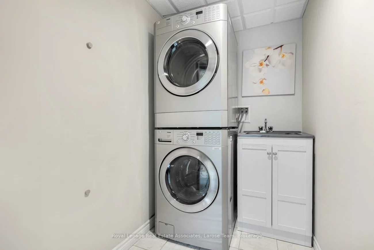 2176, Florian, Cooksville, Mississauga