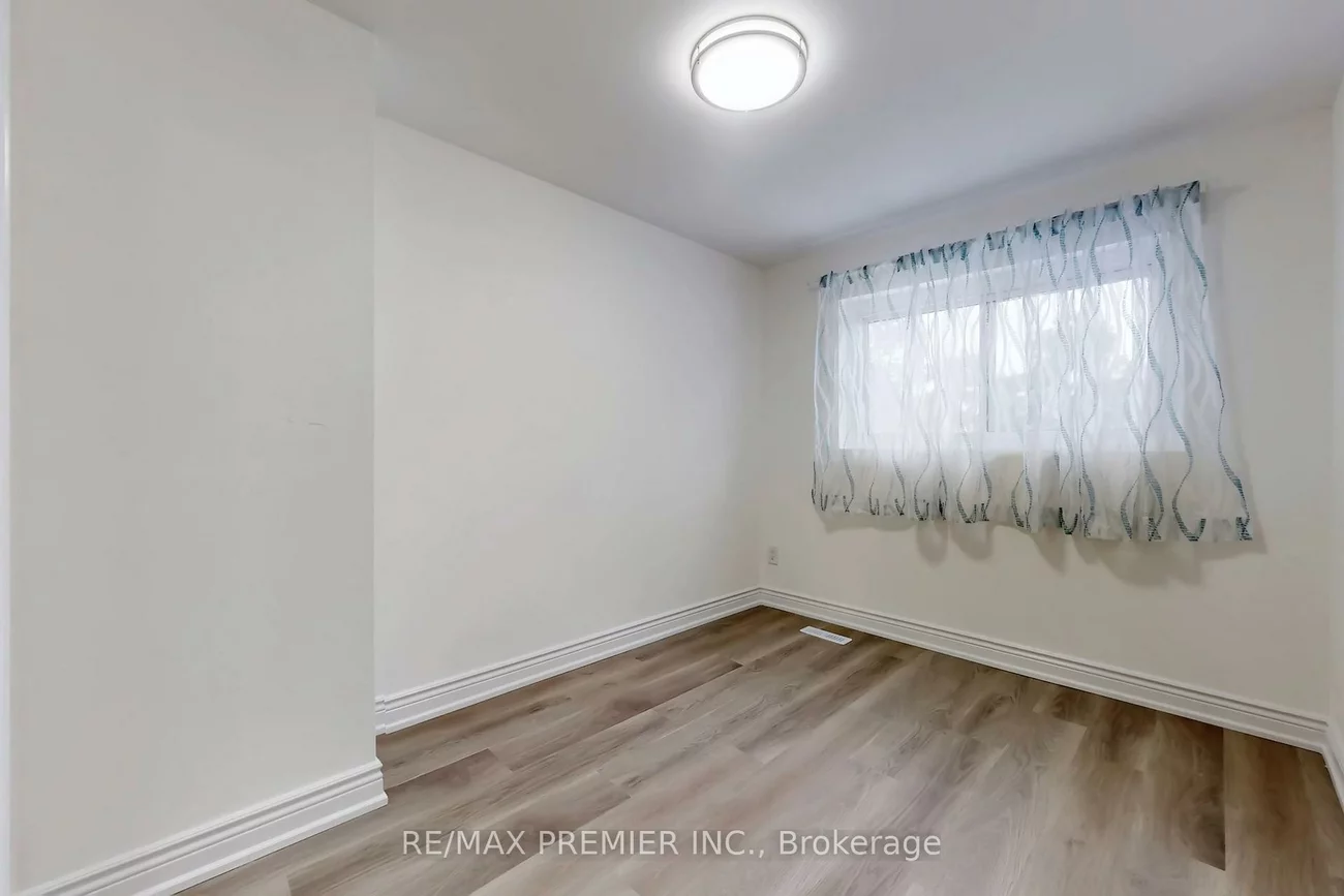 3348, Burdock, Mississauga Valleys, Mississauga