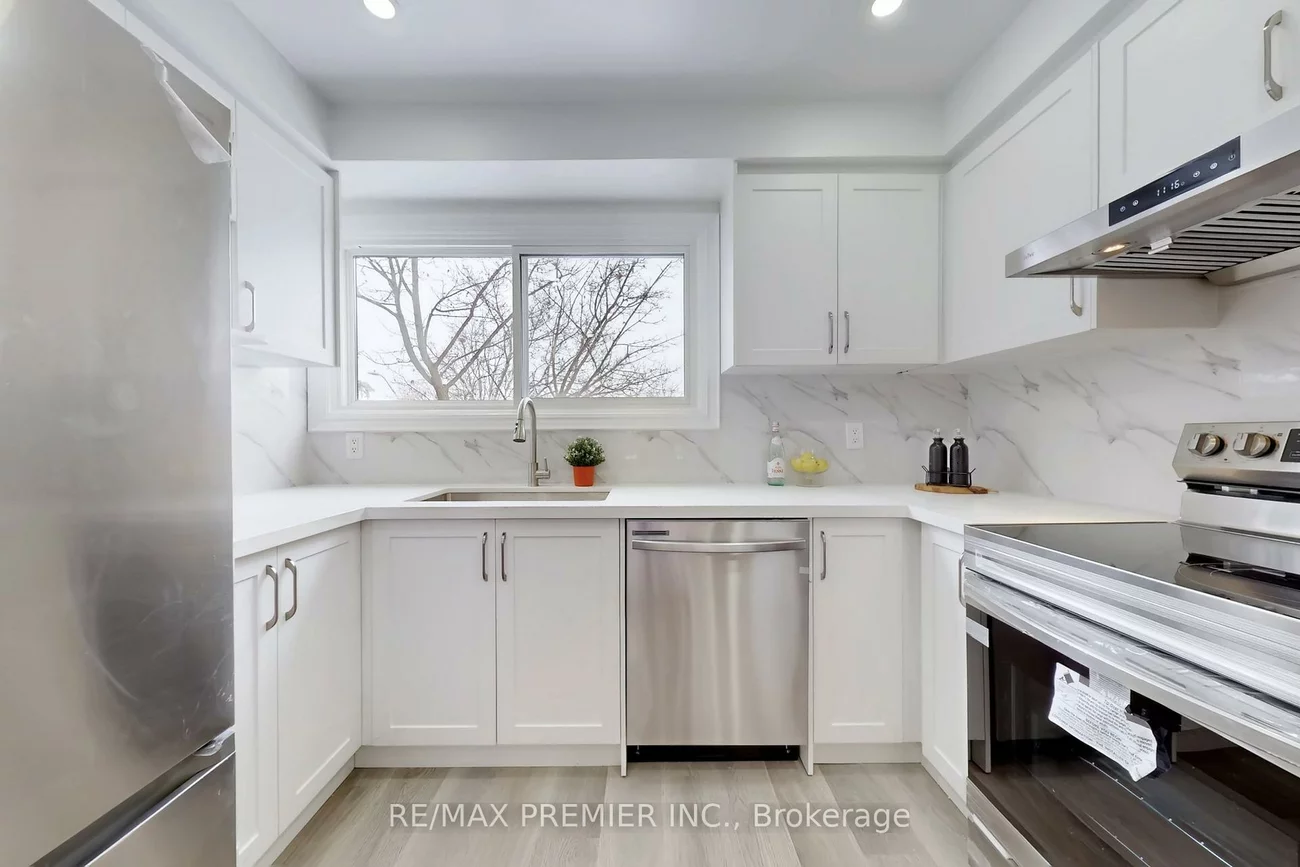 3348, Burdock, Mississauga Valleys, Mississauga