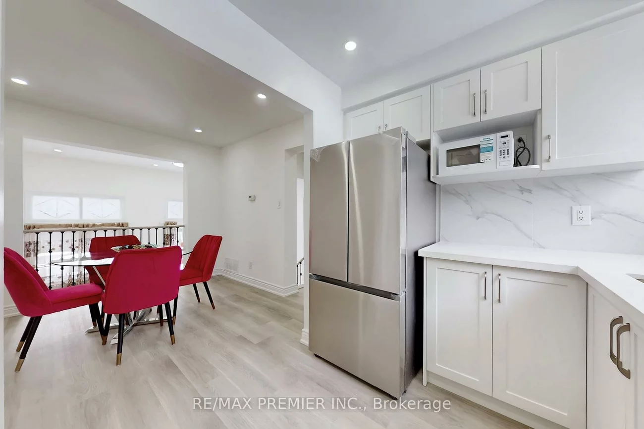 3348, Burdock, Mississauga Valleys, Mississauga