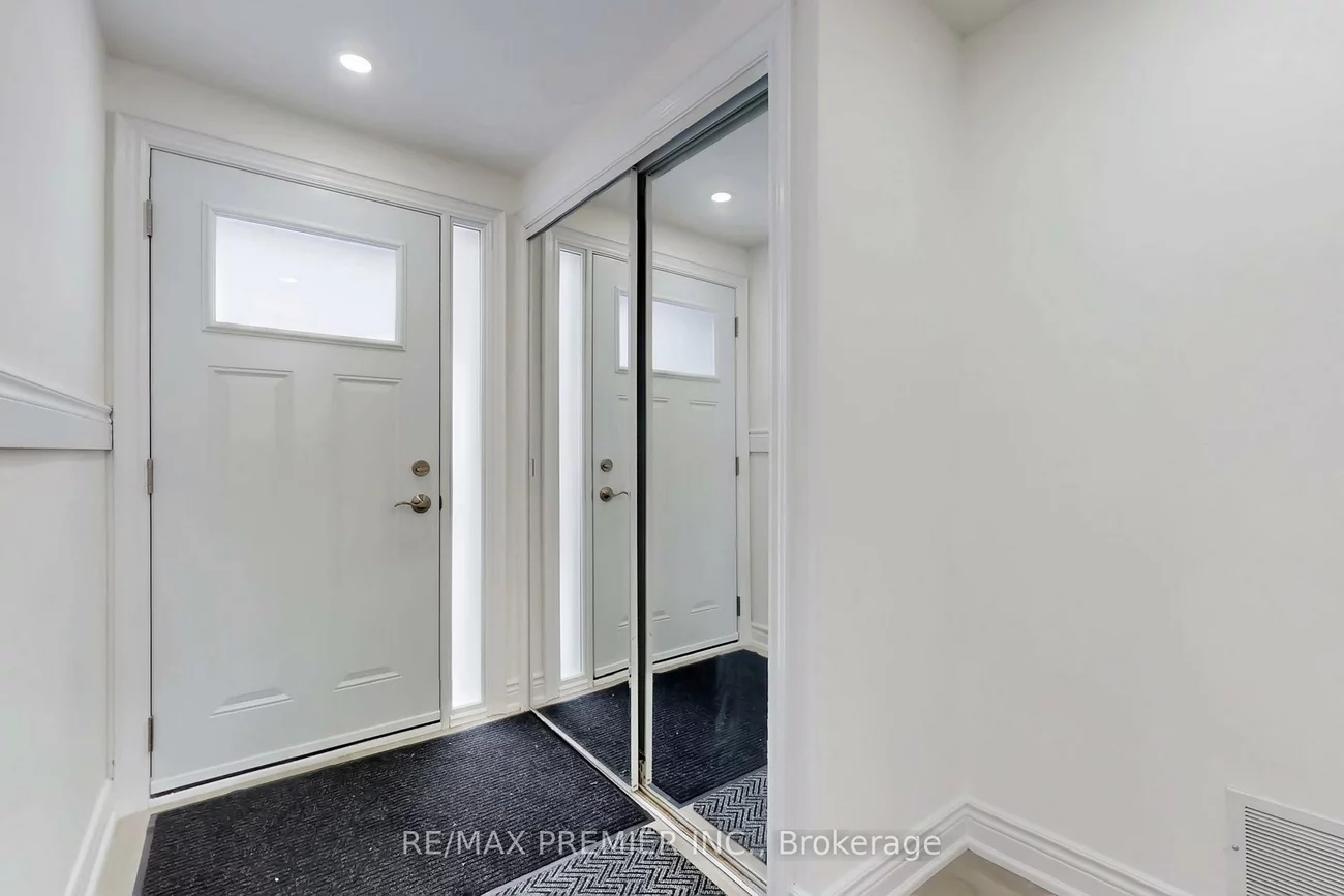 3348, Burdock, Mississauga Valleys, Mississauga