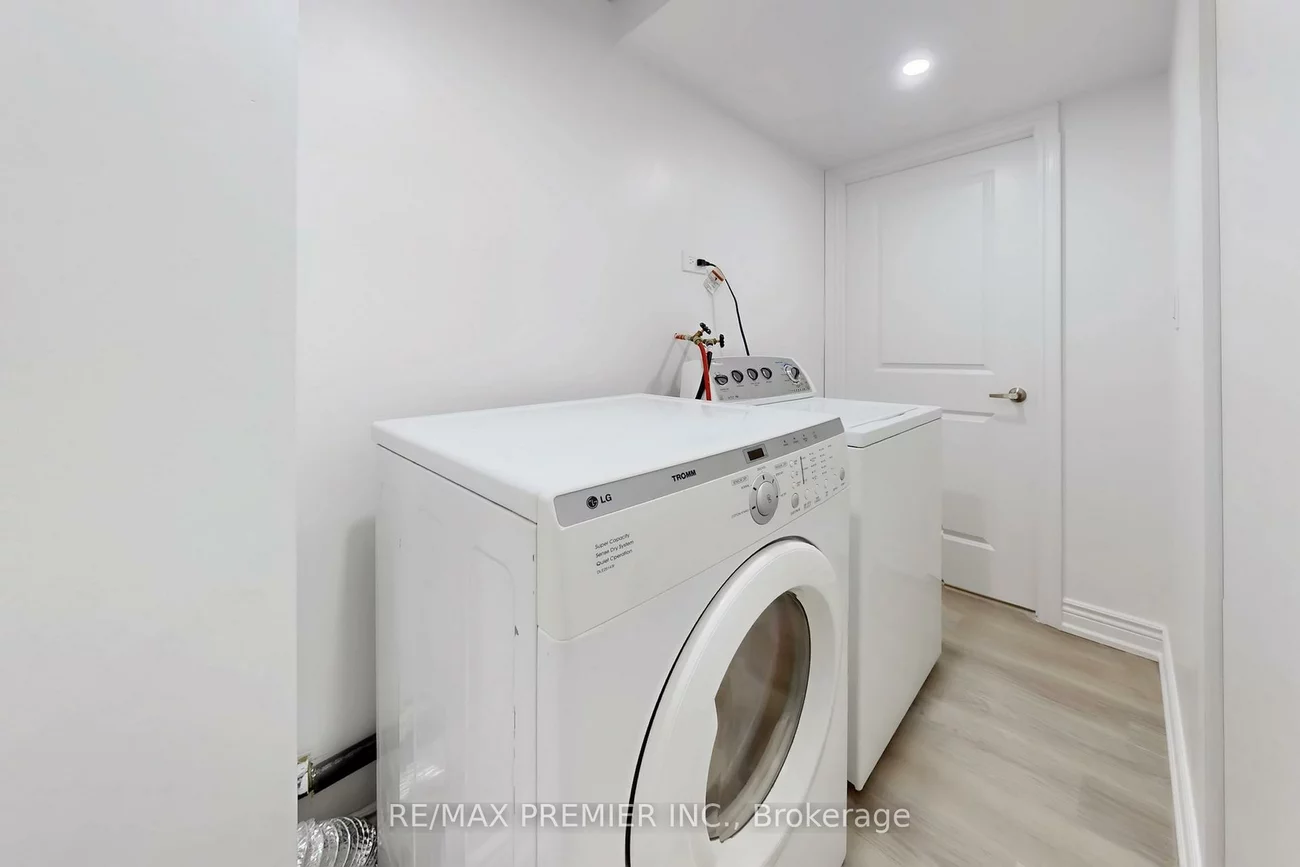 3348, Burdock, Mississauga Valleys, Mississauga