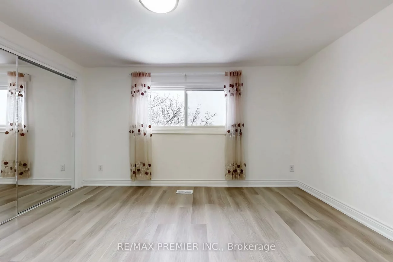 3348, Burdock, Mississauga Valleys, Mississauga