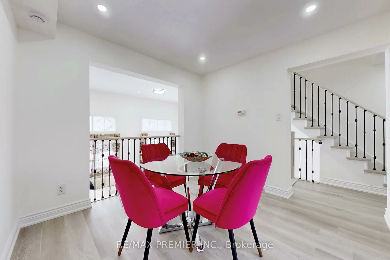 3348, Burdock, Mississauga Valleys, Mississauga