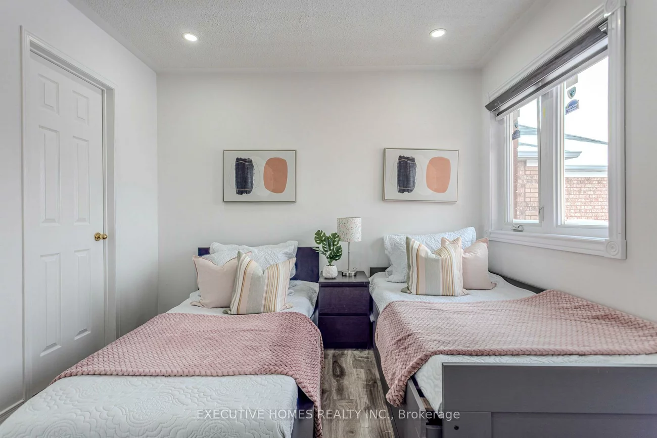 1192, Dream Crest, East Credit, Mississauga