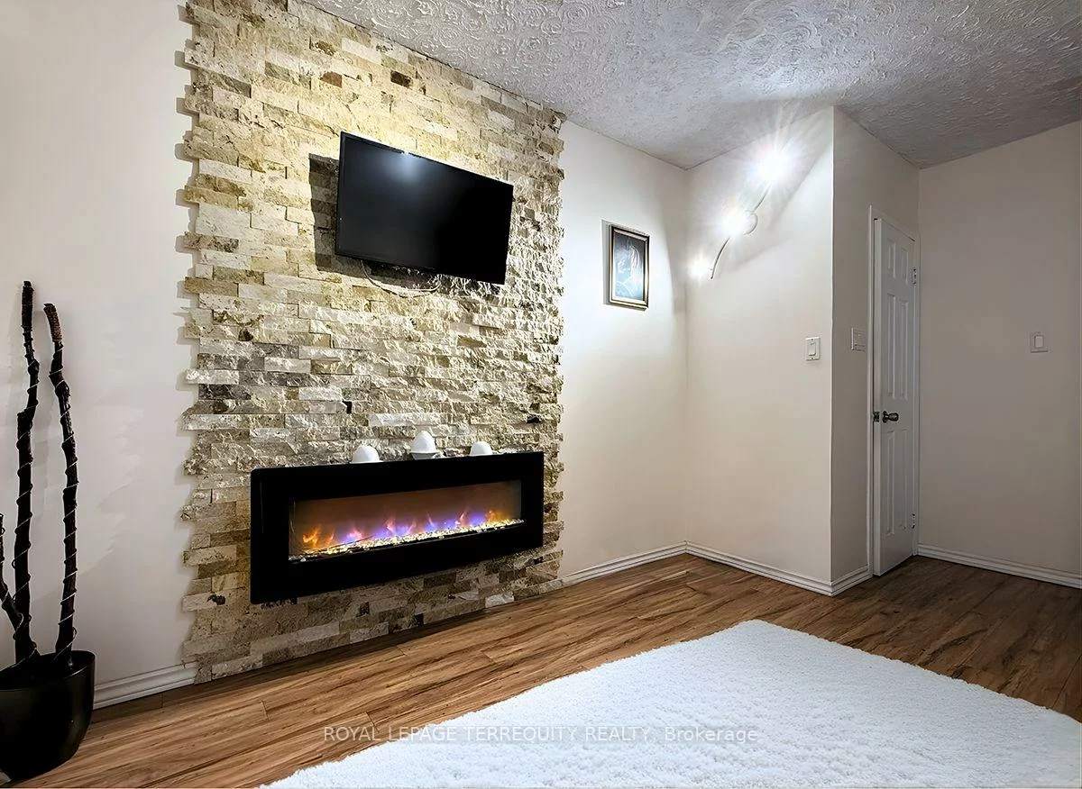 1704, Oberon, Applewood, Mississauga