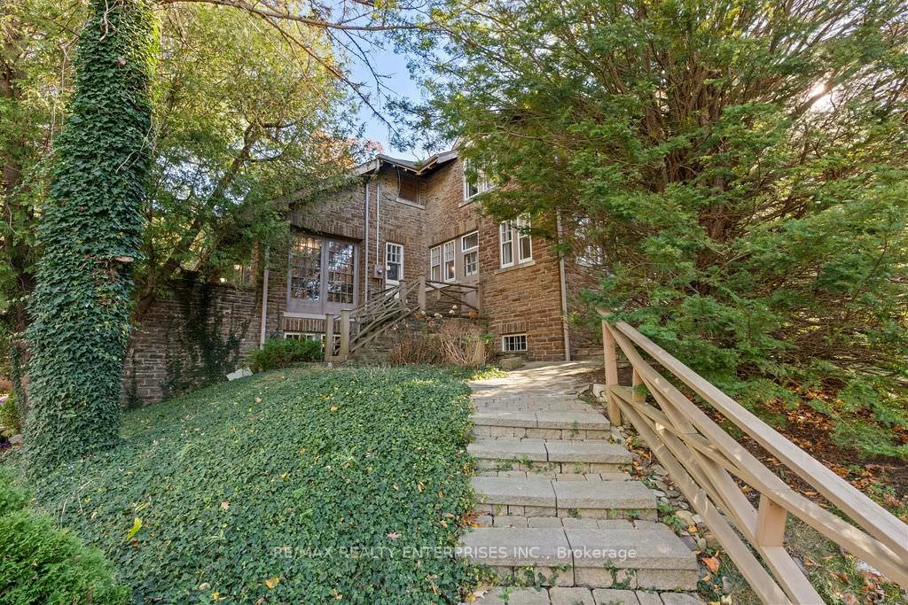 1520, Pinetree, Mineola, Mississauga