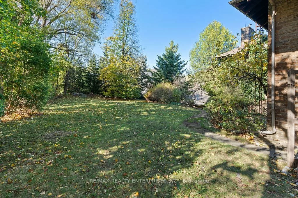 1520, Pinetree, Mineola, Mississauga