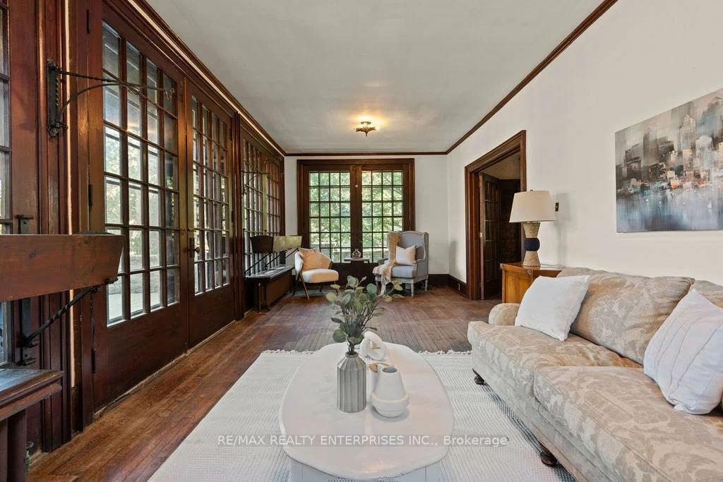 1520, Pinetree, Mineola, Mississauga