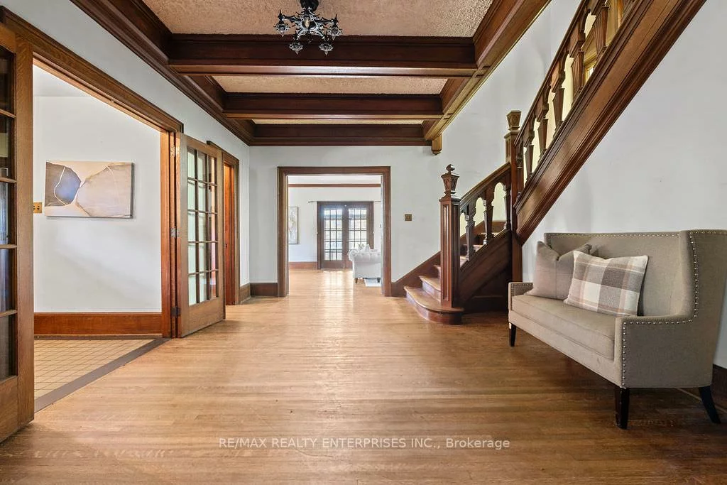 1520, Pinetree, Mineola, Mississauga