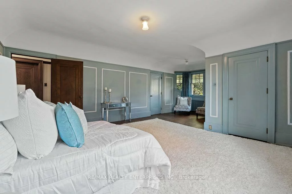 1520, Pinetree, Mineola, Mississauga