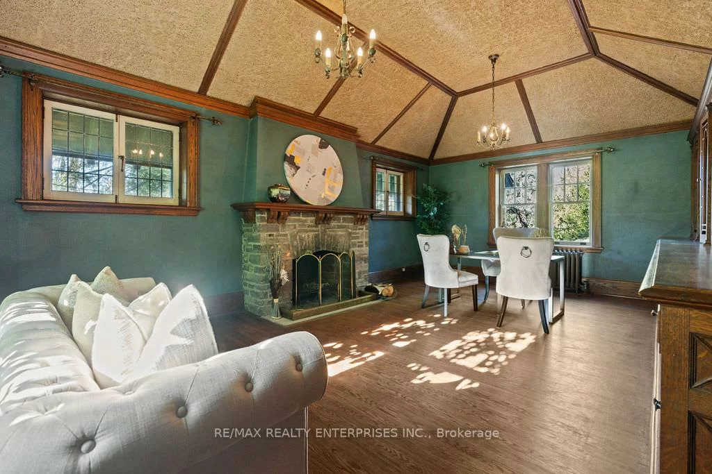 1520, Pinetree, Mineola, Mississauga