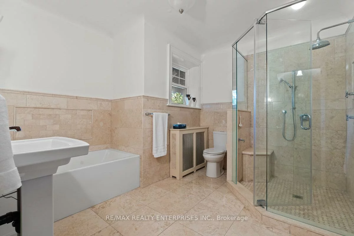 1520, Pinetree, Mineola, Mississauga