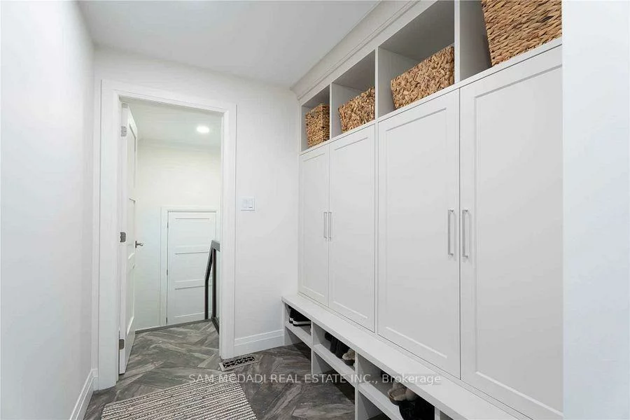 2064, Almira, Sheridan, Mississauga