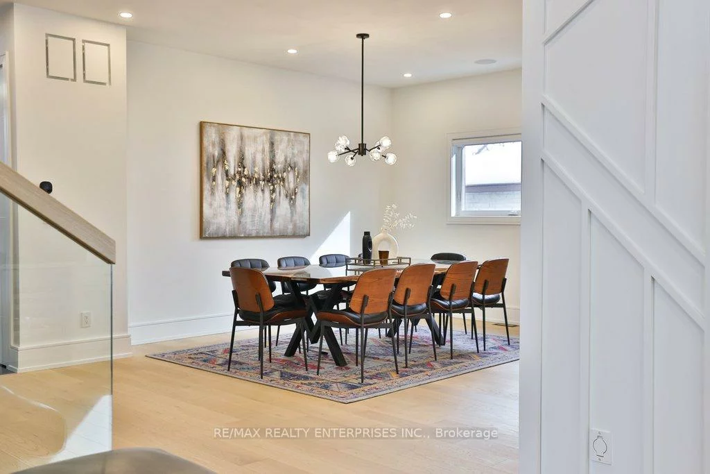 1438, Garnet, Mineola, Mississauga