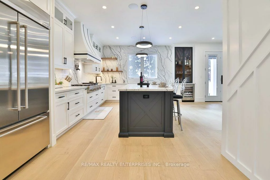 1438, Garnet, Mineola, Mississauga