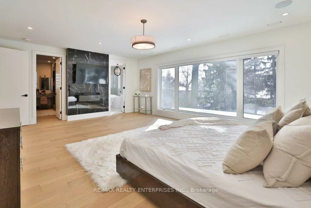 1438, Garnet, Mineola, Mississauga