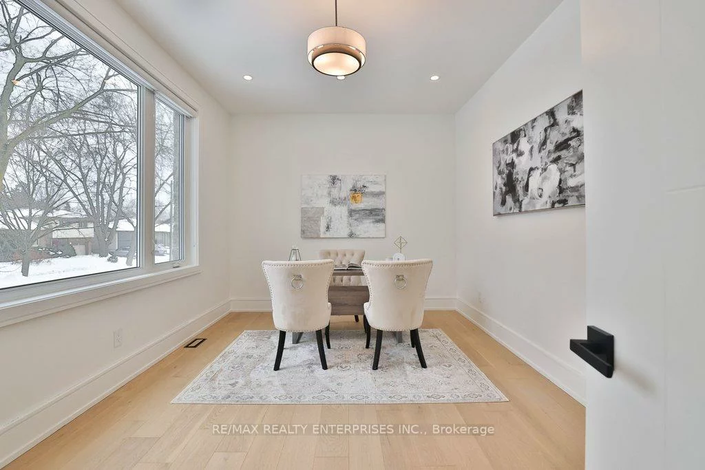 1438, Garnet, Mineola, Mississauga