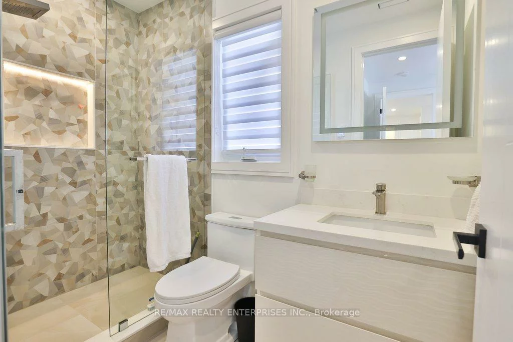 1438, Garnet, Mineola, Mississauga