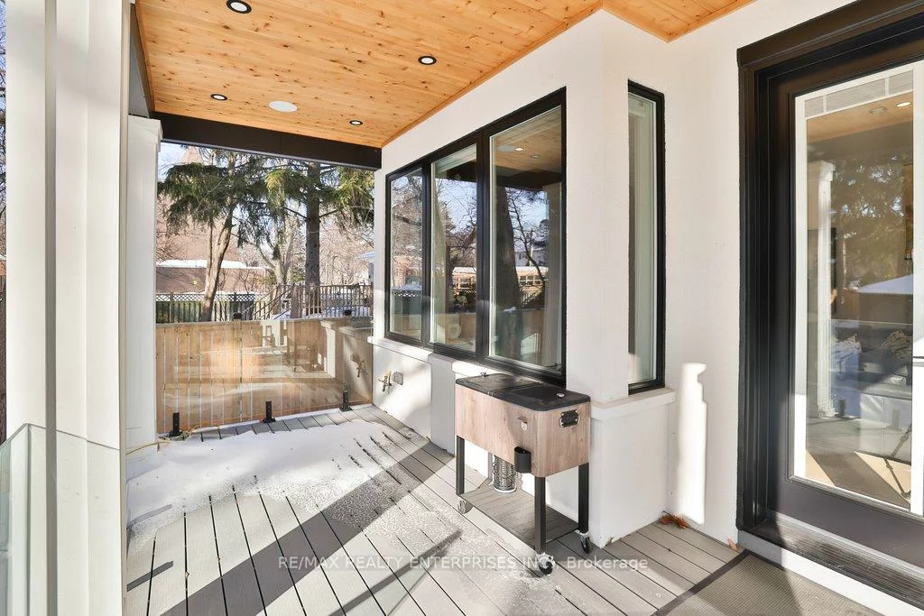 1438, Garnet, Mineola, Mississauga